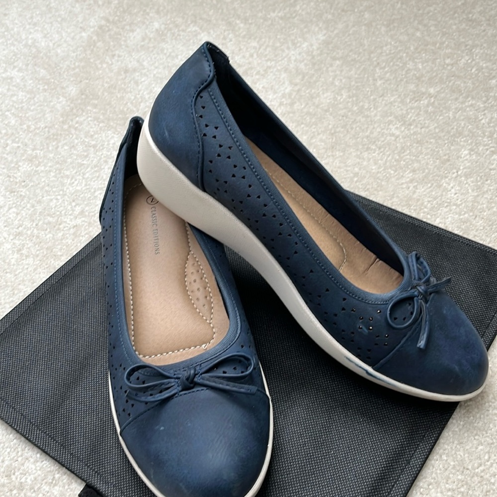 size 7 classic addition Navy shoes